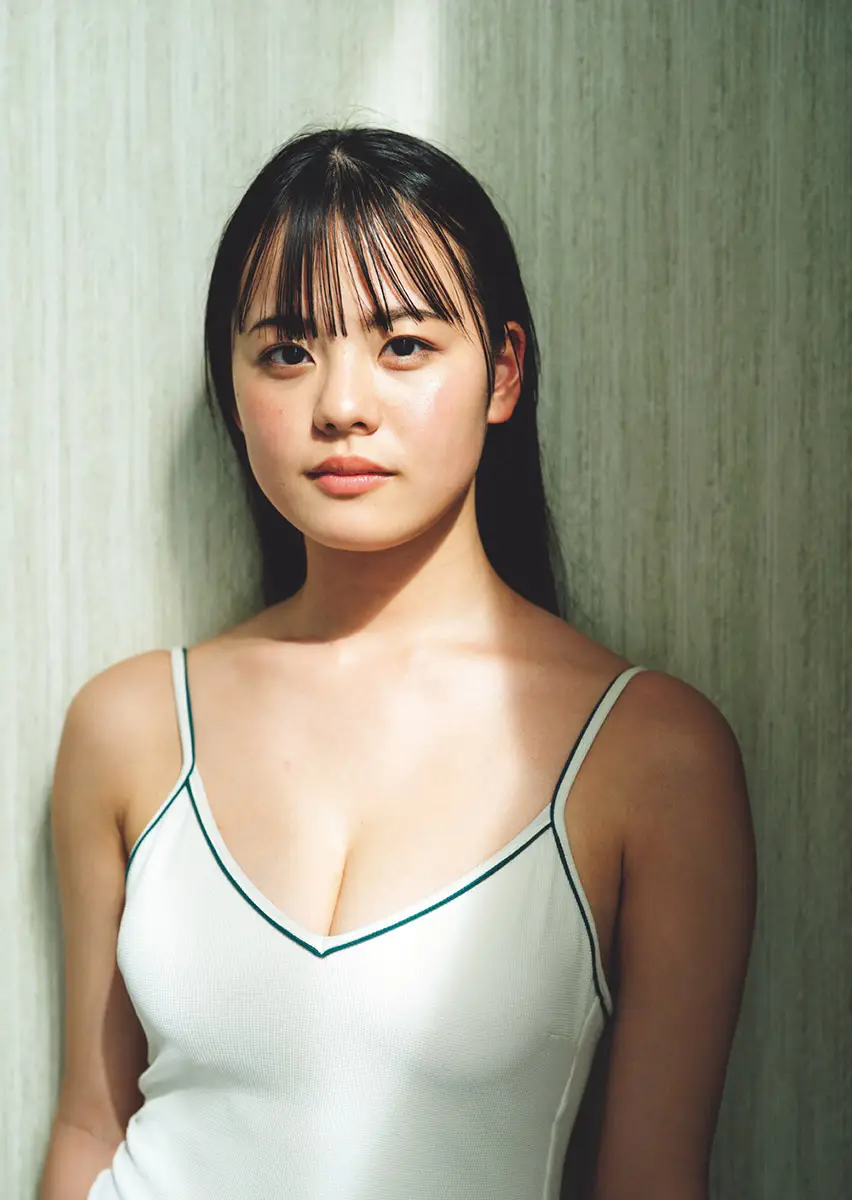【画像・写真】「デカすぎ注意」横チチ全開♡三田悠貴の“魔乳”がアイスと共にとろけ出す