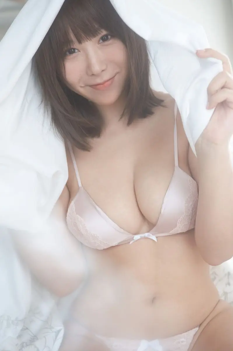 【画像・写真】【画像・写真2枚目】聖地でランジェリー乱れ咲き♡日向葵衣　桃、黒、白の悩殺下着ショットが盛りだくさん(C)中島和彦