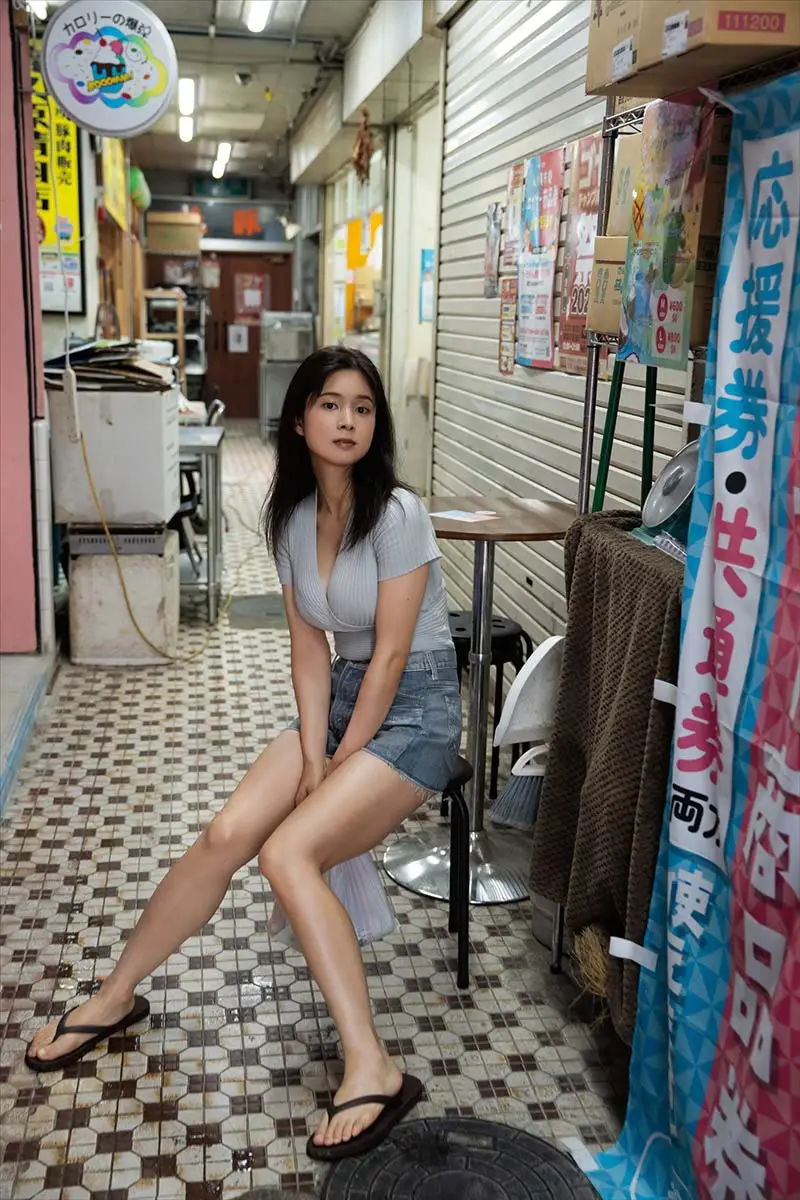 【画像・写真】現役看護師グラドルのとろけるIカップ乳♡真田まこと 初写真集で限界挑戦！