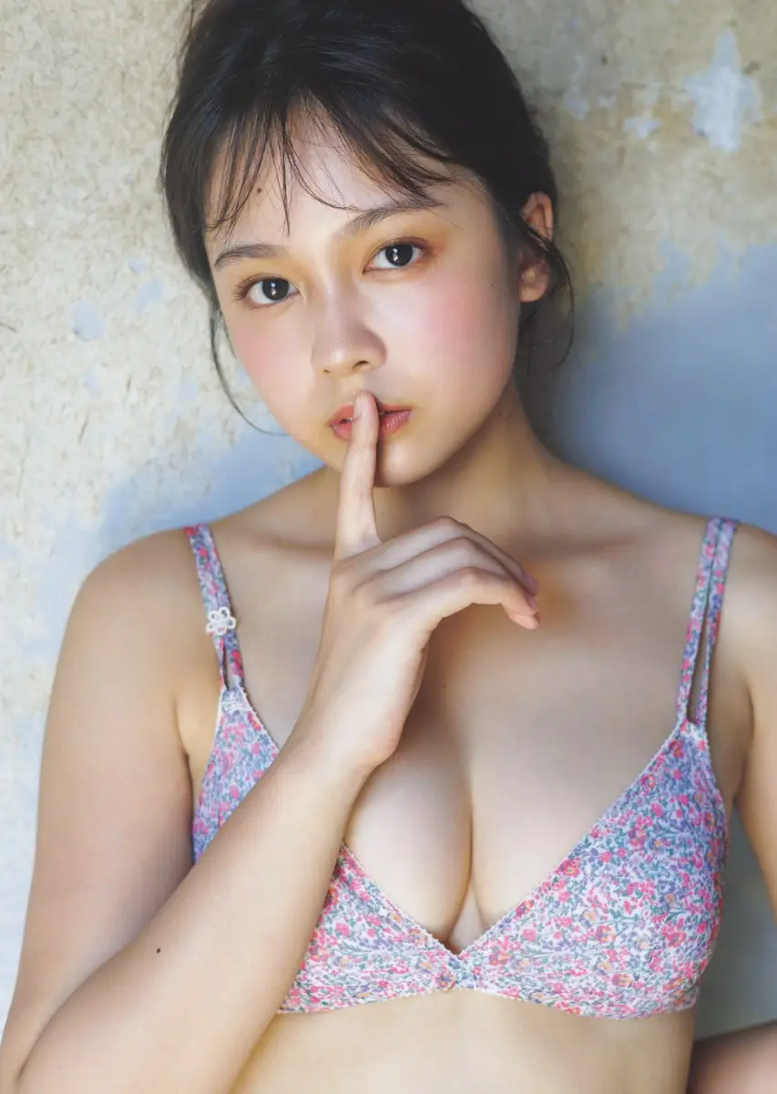 【画像・写真】もちもち下乳ちらり♡人気サロモ・緑川春菜　うるもちボディーにうっとり