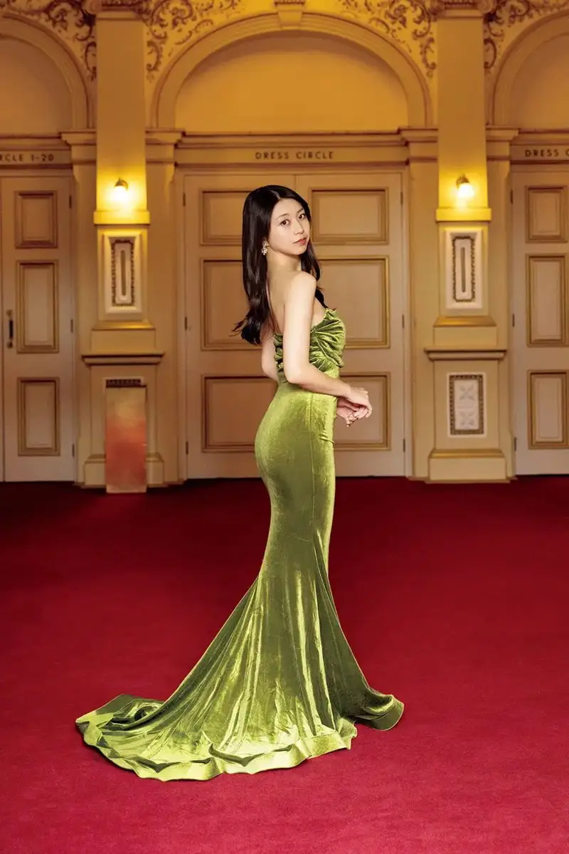 【画像・写真】夕陽に溶ける美バストライン♡牧野真莉愛が出した「25歳のこたえ」