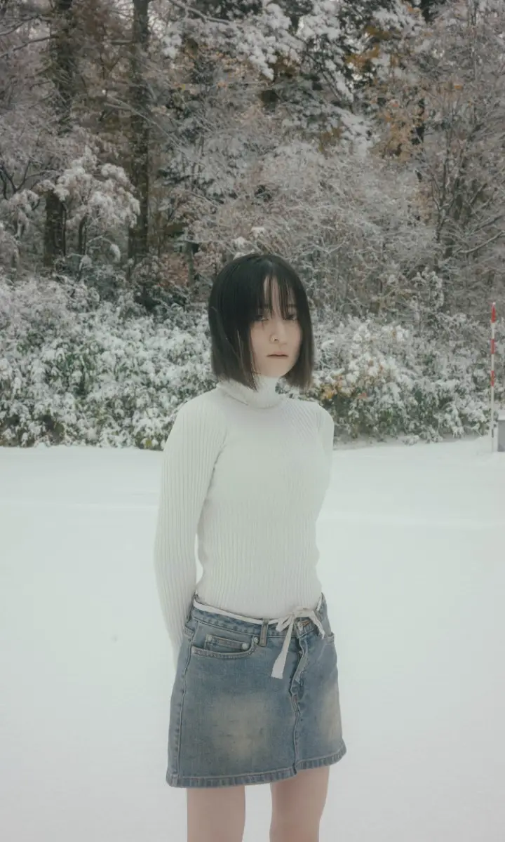 【画像・写真】優しく…水面に揺れる艶バスト♡北の大地で見せた自然体とふんわり曲線