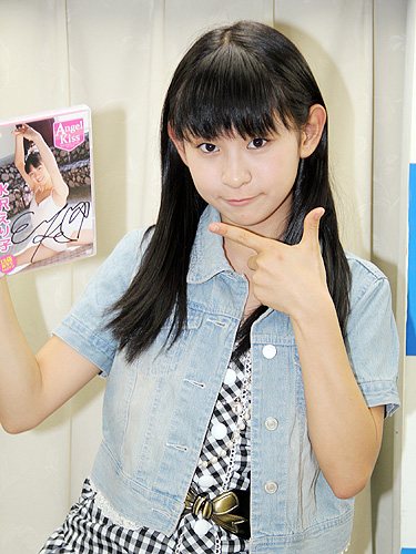 【画像・写真】13歳中学生グラドル、水沢えり子 開脚も見せた!