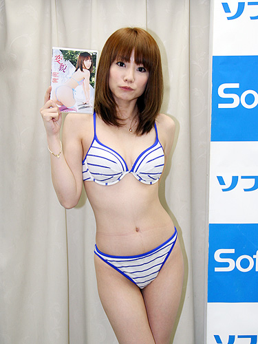 【画像・写真】前職は区役所人事　瑠花がＴバックでぷるん